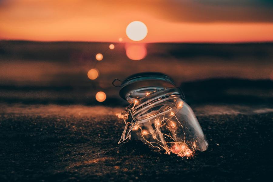 Studienscheiss_Blog294_Mind Wandering Wie du durch zerstreute Gedanken wertvolle Zeit verlierst - und was du dagegen tun kannst Mind Wandering beschreibt einen zerstreuten Geist, der von einem Ort zum nächsten wandert. Dadurch wirst du abgelenkt und verlierst deine Konzentration. Diese Tipps können wir helfen, das Mind Wandering zu unterbrechen und deinen Fokus wiederzufinden.